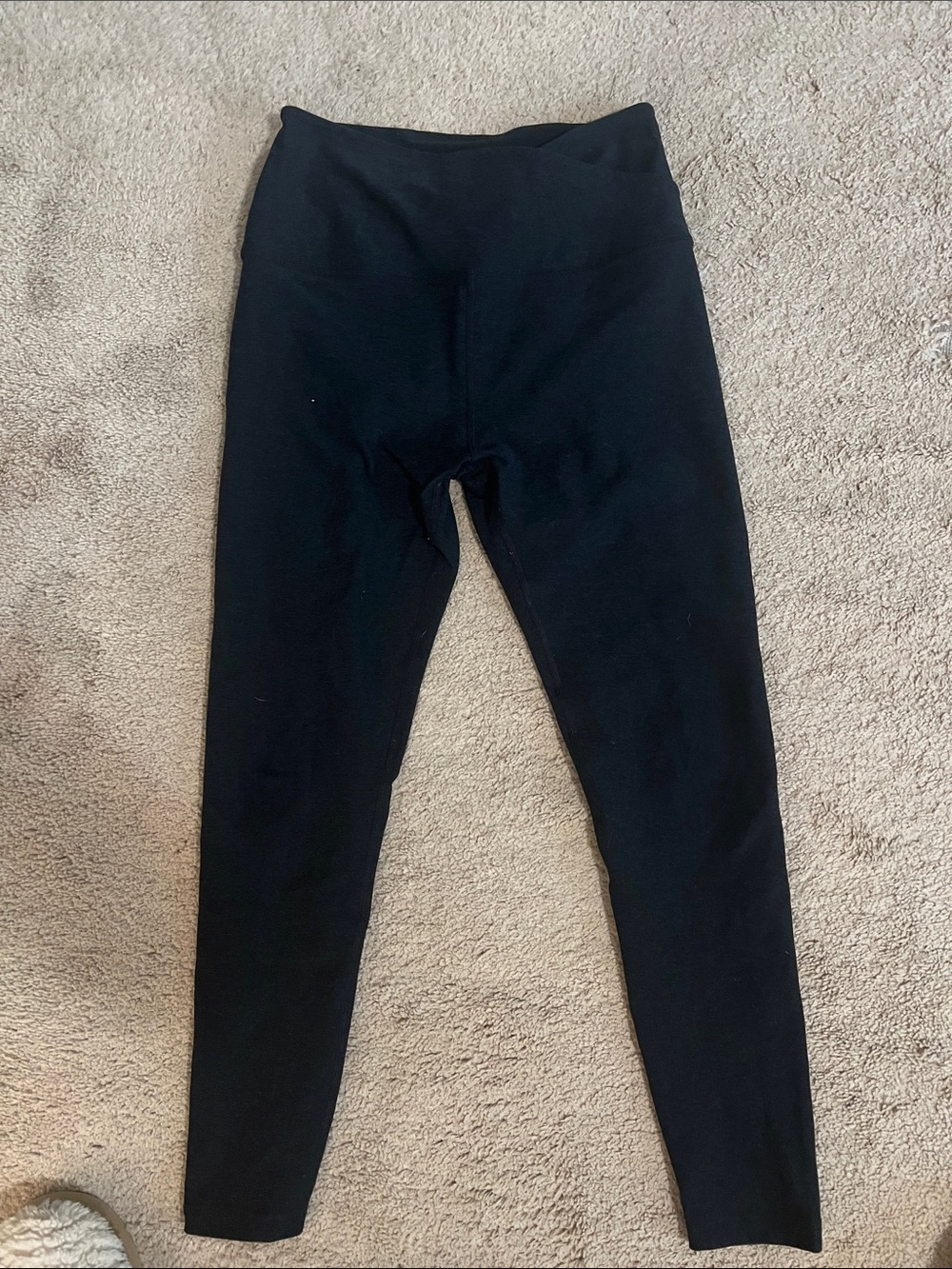 NWOT beyond yoga black cross waist legging size M